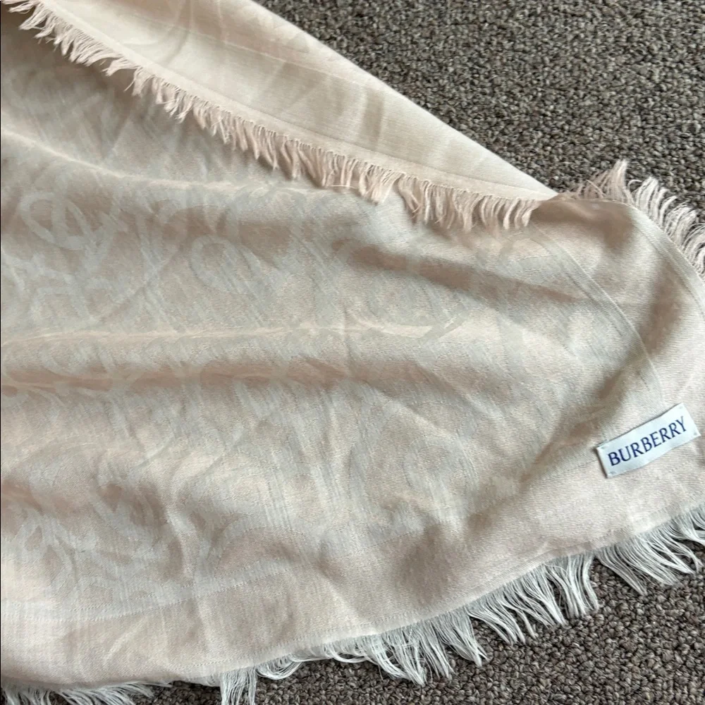 Burberry Unisex B Charm Lightweight Square Wool Scarf NWOT in slipper